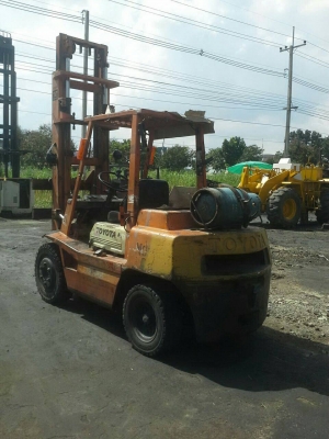 ขายโตโยต้า รุ่น4 น้ำหนัก 3.5ตัน เสาสูง4เมตร เกียร์ทอร์ค เครื่องดีเซล