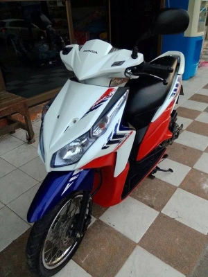 Honda Click i ปี 2555 สีขาวแดง รถสวย ลาย Street เป็นลายสุดท้าย Honda Click i ปี 2555 สีขาวแดง รถสวย ลาย Street เป็นลายสุดท้าย