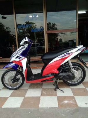 Honda Click i ปี 2555 สีขาวแดง รถสวย ลาย Street เป็นลายสุดท้าย Honda Click i ปี 2555 สีขาวแดง รถสวย ลาย Street เป็นลายสุดท้าย