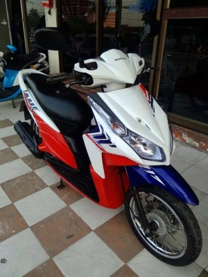 Honda Click i ปี 2555 สีขาวแดง รถสวย ลาย Street เป็นลายสุดท้าย