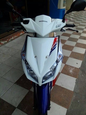 Honda Click i ปี 2555 สีขาวแดง รถสวย ลาย Street เป็นลายสุดท้าย Honda Click i ปี 2555 สีขาวแดง รถสวย ลาย Street เป็นลายสุดท้าย