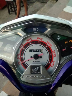 Honda Click i ปี 2555 สีขาวแดง รถสวย ลาย Street เป็นลายสุดท้าย Honda Click i ปี 2555 สีขาวแดง รถสวย ลาย Street เป็นลายสุดท้าย