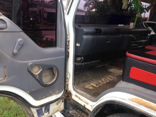 ISUZU NPR  ลดราคาด่วนๆ เหลือ 690,000 บาทค่ะ