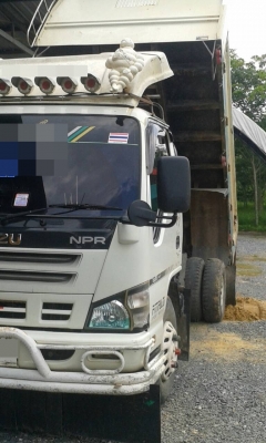 ISUZU NPR  ลดราคาด่วนๆ เหลือ 690,000 บาทค่ะ