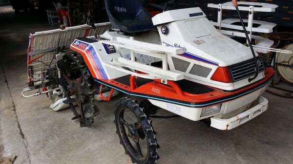 รถปลูกข้าวนั่งขับ KUBOTA เก่าญี่ปุ่น ดำนา 5 แถว สภาพสวย เครื่องยนต์ติดง่าย สภาพพร้อมใช้งาน รถปลูกข้าวนั่งขับ KUBOTA เก่าญี่ปุ่น ดำนา 5 แถว สภาพสวย เครื่องยนต์ติดง่าย สภาพพร้อมใช้งาน
