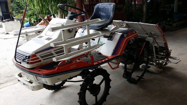 รถปลูกข้าวนั่งขับ KUBOTA เก่าญี่ปุ่น ดำนา 5 แถว สภาพสวย เครื่องยนต์ติดง่าย สภาพพร้อมใช้งาน รถปลูกข้าวนั่งขับ KUBOTA เก่าญี่ปุ่น ดำนา 5 แถว สภาพสวย เครื่องยนต์ติดง่าย สภาพพร้อมใช้งาน