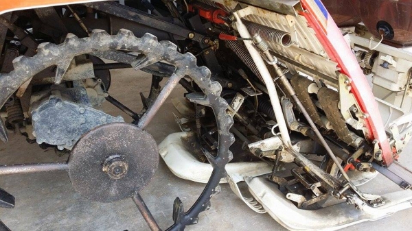 รถปลูกข้าวนั่งขับ KUBOTA เก่าญี่ปุ่น พร้อมกล่องหยอดปุ๋ยด้านท้าย ดำนา 4 แถว สภาพสวย เครื่องยนต์ติดง่าย สภาพพร้อมใช้งาน รถปลูกข้าวนั่งขับ KUBOTA เก่าญี่ปุ่น พร้อมกล่องหยอดปุ๋ยด้านท้าย ดำนา 4 แถว สภาพสวย เครื่องยนต์ติดง่าย สภาพพร้อมใช้งาน