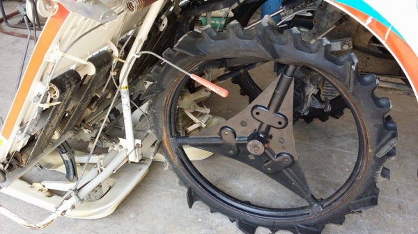 รถปลูกข้าวนั่งขับ KUBOTA เก่าญี่ปุ่น ดำนา 4 แถว สภาพสวย เครื่องยนต์ติดง่าย สภาพพร้อมใช้งาน รถปลูกข้าวนั่งขับ KUBOTA เก่าญี่ปุ่น ดำนา 4 แถว สภาพสวย เครื่องยนต์ติดง่าย สภาพพร้อมใช้งาน