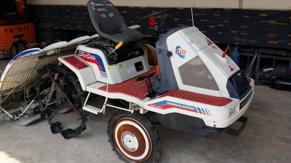 รถปลูกข้าวนั่งขับ MITSUBISHI เก่าญี่ปุ่น ดำนา 5 แถว สภาพสวย เครื่องยนต์ติดง่าย สภาพพร้อมใช้งาน รถปลูกข้าวนั่งขับ MITSUBISHI เก่าญี่ปุ่น ดำนา 5 แถว สภาพสวย เครื่องยนต์ติดง่าย สภาพพร้อมใช้งาน