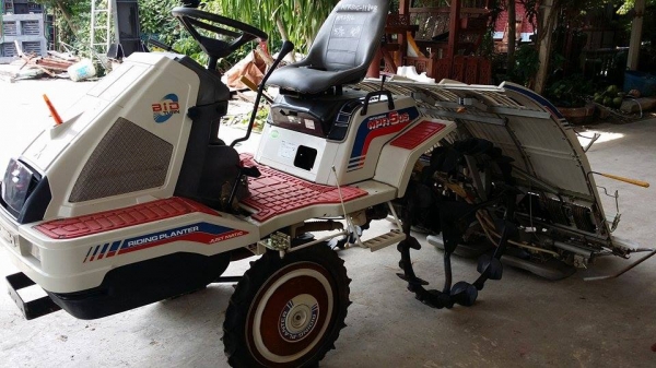 รถปลูกข้าวนั่งขับ MITSUBISHI เก่าญี่ปุ่น ดำนา 5 แถว สภาพสวย เครื่องยนต์ติดง่าย สภาพพร้อมใช้งาน