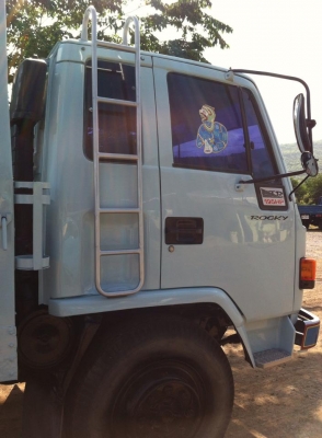 ขายหกล้อร๊อกกี้FSRยาว5.50เมตร กว้าง2.30เมตร เครื่อง6BD1 ยาง900 ขอบ20 พวงมาลัยพาวเวอร์ แอร์เย็น เครื่องดีมากไม่มีไอ คัสซีสวยไม่มีปะดาม ยางดีทุกเส้น ทะเบียนพร้อมโอน รถห้างแท้