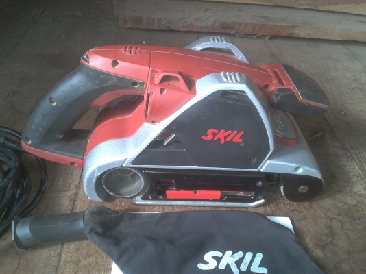 เครื่องขัดกระดาษทรายสายพาน SKIL 7660