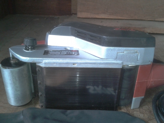 เครื่องขัดกระดาษทรายสายพาน SKIL 7660