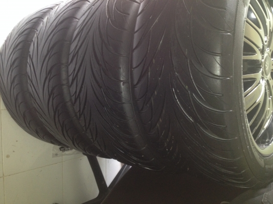 ต้องการขาย ขายล้อแม็ก 18 พร้อมยาง 235 50 18 6 รู