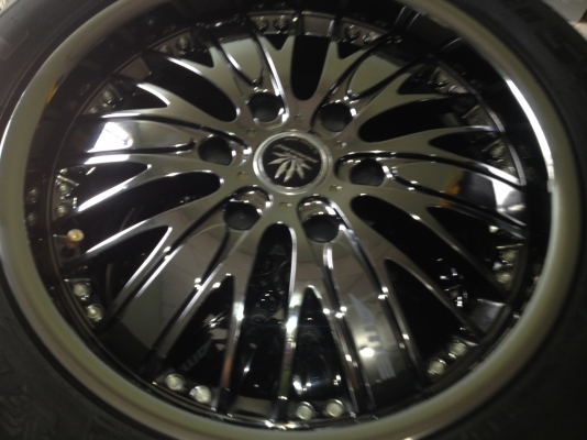 ต้องการขาย ขายล้อแม็ก 18 พร้อมยาง 235 50 18 6 รู