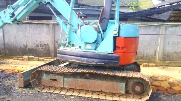 รถขุด KOMATSU PC50 UU-2 มีใบดันหน้า ลดราคาเหลือ 190,000 บาท.