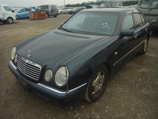 หัวตัด MERCEDES BENZ E-CLASS E320 ติดหลังคาซันรูฟ พร้อมประตู 4 บาน เกียร์ AT ขาดแค่ท้าย นำเข้าจากประเทศญี่ปุ่น