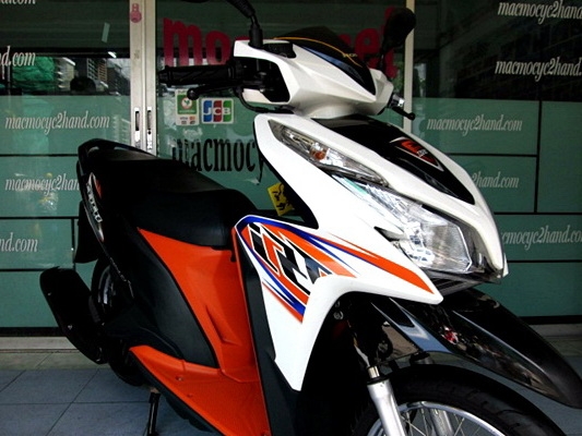 click 125 i สีนํ้าเงินดำขาว รถเดือน กุมภาพันธ์ ปี 57 ไมล์ 8228 โล เครื่องเดิมสภาพดี แถม 3 รายการ 31900