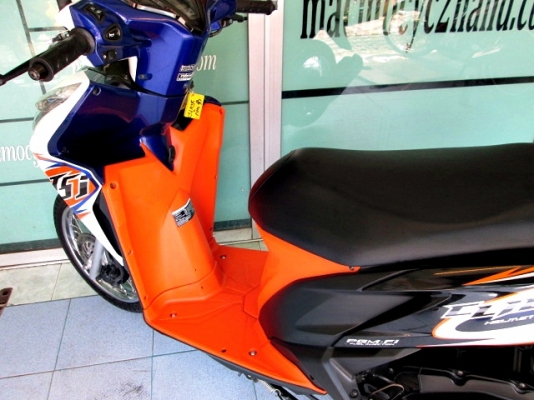 click 125 i สีนํ้าเงินดำขาว รถเดือน กุมภาพันธ์ ปี 57 ไมล์ 8228 โล เครื่องเดิมสภาพดี แถม 3 รายการ 31900 click 125 i สีนํ้าเงินดำขาว รถเดือน กุมภาพันธ์ ปี 57 ไมล์ 8228 โล เครื่องเดิมสภาพดี แถม 3 รายการ 31900