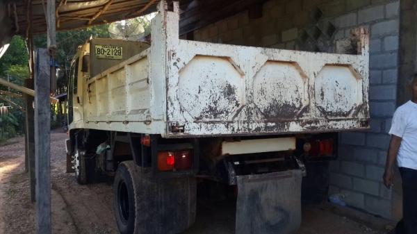 ขายดั้มISUZU DECA เครื่อง195แรง พ.เพาเวอร์ เบรกทิฟฟี่ แอร์เย็น ภายในสวย สภาพพร้อมใช้งาน เอกสารพร้อมโอน สนใจโทร090-8588220คุณนะ ID:narong498 หรือwww.truck.in.th/498 จัดไฟแนนซ์ได้ เงื่อนไขง่ายๆวันเดียวรับรถ