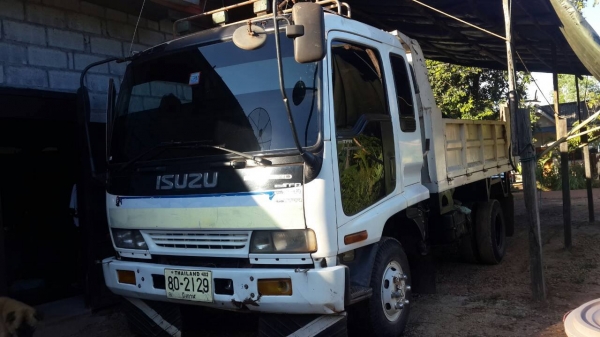 ขายดั้มISUZU DECA เครื่อง195แรง พ.เพาเวอร์ เบรกทิฟฟี่ แอร์เย็น ภายในสวย สภาพพร้อมใช้งาน เอกสารพร้อมโอน สนใจโทร090-8588220คุณนะ ID:narong498 หรือwww.truck.in.th/498 จัดไฟแนนซ์ได้ เงื่อนไขง่ายๆวันเดียวรับรถ