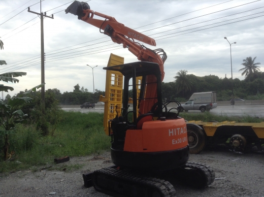 ขายรถขุด HITACHI EX30UR-2 คอนโทลสั้นน้ำมัน ปั้มนิ้ว เก่าจากญี่ปุ่น