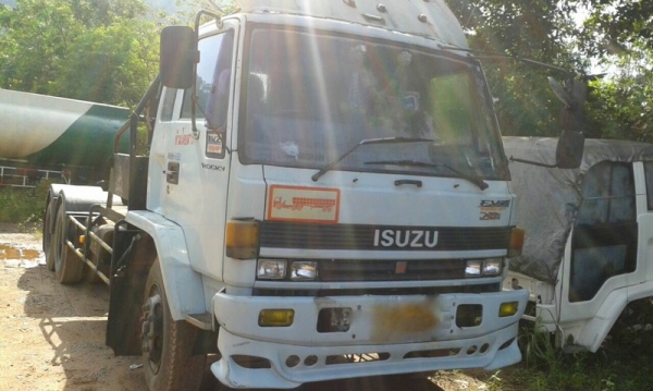 รถอีซูซุ 10 ล้อ หัวลาก FVZ  175 แรงม้า.  ( ขายแม่ , ลูก )  สนใจติดต่อ 081 - 6079515