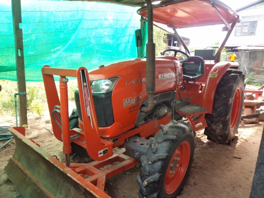 ขาย475000บาทรถไถ47แรง สภาพสวยพร้อมใช้งานคับ