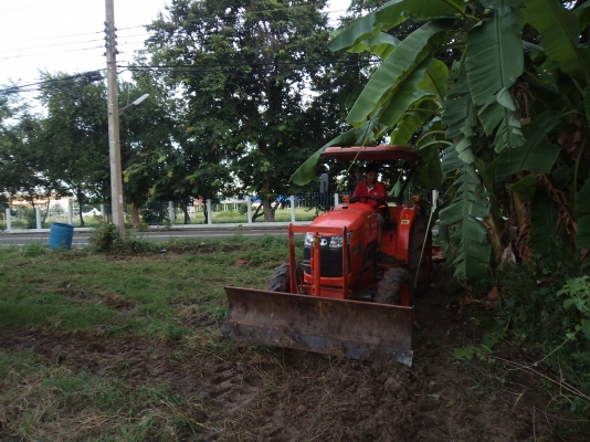 ขาย475000บาทรถไถ47แรง สภาพสวยพร้อมใช้งานคับ