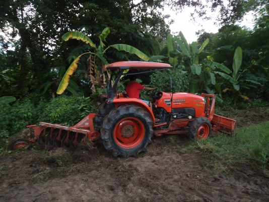 ขาย475000บาทรถไถ47แรง สภาพสวยพร้อมใช้งานคับ