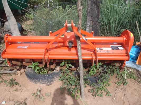 ขาย475000บาทรถไถ47แรง สภาพสวยพร้อมใช้งานคับ