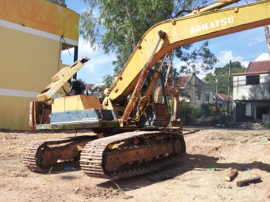 KOMATSU PC200-3ขายตามสภาพรถทำงานได้ครับ KOMATSU PC200-3ขายตามสภาพรถทำงานได้ครับ
