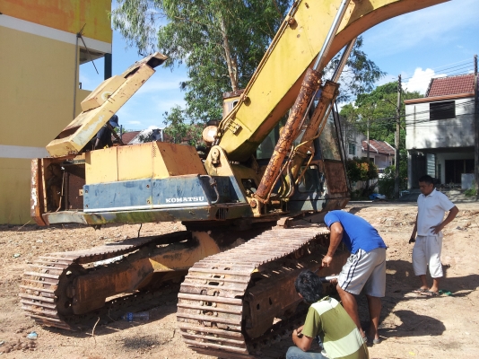 KOMATSU PC200-3ขายตามสภาพรถทำงานได้ครับ KOMATSU PC200-3ขายตามสภาพรถทำงานได้ครับ
