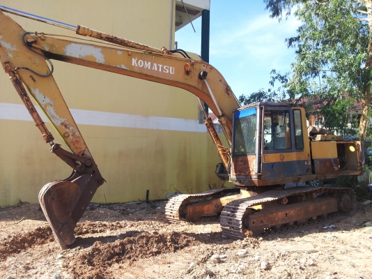 KOMATSU PC200-3ขายตามสภาพรถทำงานได้ครับ KOMATSU PC200-3ขายตามสภาพรถทำงานได้ครับ