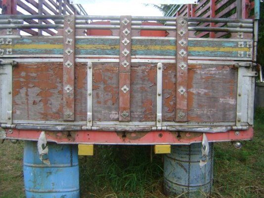 กระบะไม้  ถอดจาก สิบล้อ  ตามภาพ  ราคา 45,000 บาทพร้อมติดตั้ง