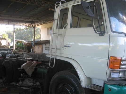 F18  เพลาดียว เครื่อง HO7D   195แรง(ไม่มีทะเบียน)  ราคา 300,000 บาท