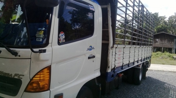 รถฮีโน่ 6 ล้อ รั้ว ( ไม่ดั้ม )  170 แรงม้า. ปี 50 ( รถวิ่ง 13x,xxx กม. ) , ( ราคาลด !! เหลือ 830,000 บาท. )   สนใจติดต่อ 081 - 6079515