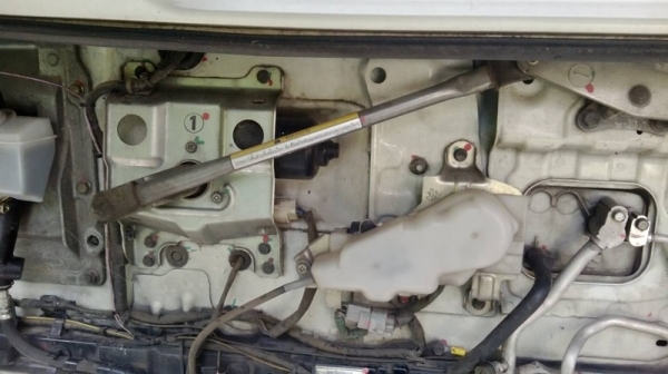 รถฮีโน่ 6 ล้อ รั้ว ( ไม่ดั้ม )  170 แรงม้า. ปี 50 ( รถวิ่ง 13x,xxx กม. ) , ( ราคาลด !! เหลือ 830,000 บาท. )   สนใจติดต่อ 081 - 6079515