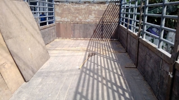 รถฮีโน่ 6 ล้อ รั้ว ( ไม่ดั้ม )  170 แรงม้า. ปี 50 ( รถวิ่ง 13x,xxx กม. ) , ( ราคาลด !! เหลือ 830,000 บาท. )   สนใจติดต่อ 081 - 6079515