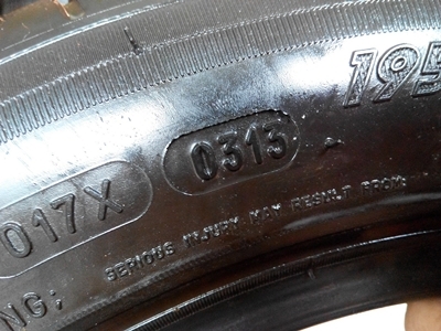 ยาง Michelin 195/55/15 ปี13กับ11 อย่างละ2เส้น