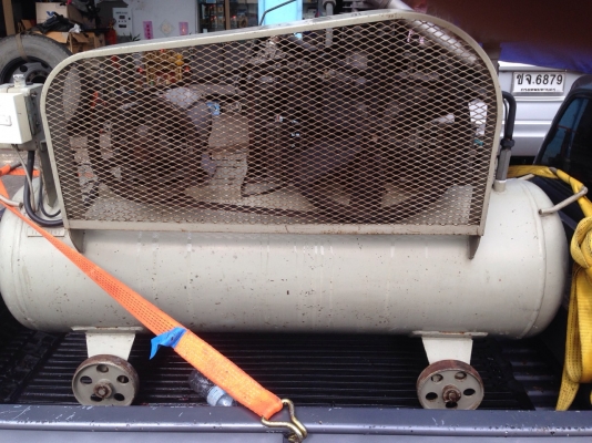 ขายปั้มลม iwata (japan) มือสอง สภาพ 90\% ขายปั้มลม iwata (japan) มือสอง สภาพ 90\%