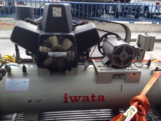ขายปั้มลม iwata (japan) มือสอง สภาพ 90\% ขายปั้มลม iwata (japan) มือสอง สภาพ 90\%