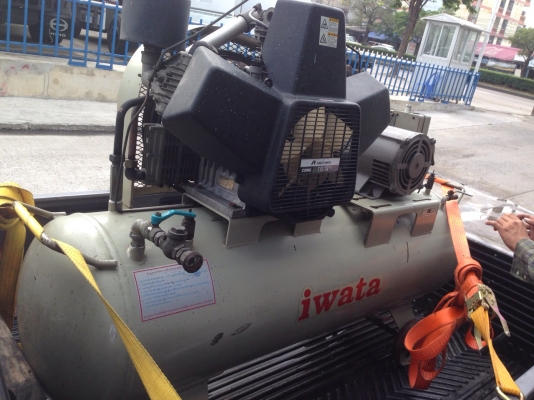 ขายปั้มลม iwata (japan) มือสอง สภาพ 90\% ขายปั้มลม iwata (japan) มือสอง สภาพ 90\%