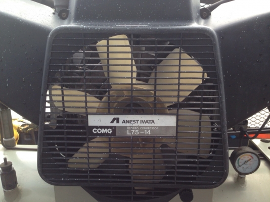 ขายปั้มลม iwata (japan) มือสอง สภาพ 90\% ขายปั้มลม iwata (japan) มือสอง สภาพ 90\%