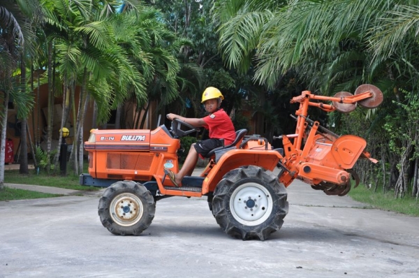 ขาย KUBOTA B1-14 ขับ4ล้อ สวยเดิมจากญี่ปุ่น แรงสะใจอุปกรณ์ครบทำงานสมบูรณ์ทุกระบบ 120,000 เท่านั้น!!