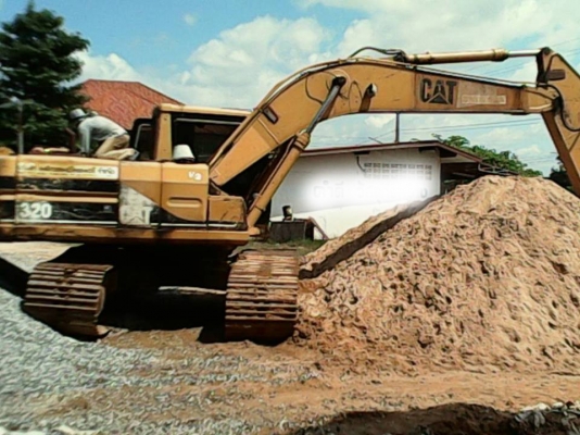 **750,000 บ.ต่อรอง**ขายแบคโฮ ราคาเบาๆ CATERPILLAR 320 V.2 (เวอร์ชั่นทู) S.No.*2DL01710* เครื่องเดิม ปั้มเดิม ไฟฟ้าตัดบางจุด เครื่องดีแน่นดี ปั้มดีแรง ทำงานดี บูมอาร์มมีปะ1แผล บุ้งกี๋ดี เอวแน่น ช่วงล่าง70\% โซ่ดี แทร็กดีครบ โรลเลอร์ดี เฟรมหนาไม่ผุ สป็อคเก็ต