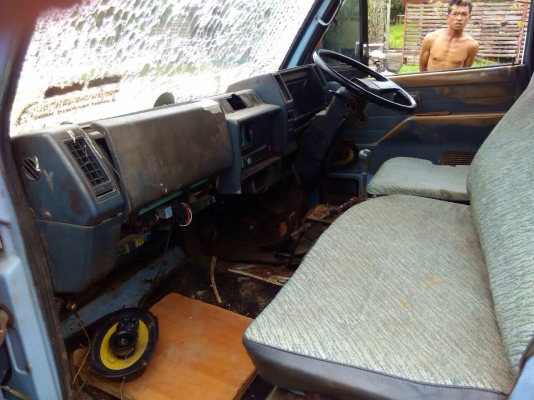 19,000หัวเก๋งNKRสภาพตามรูป พื้นผุ หัวโทรมต้องทำสีครับหัวเก๋งยกลงแล้วครับ