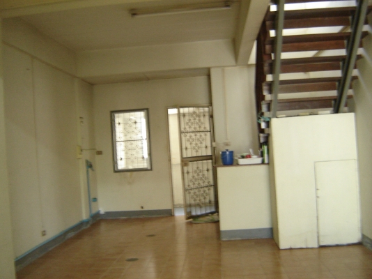 ขายทาวน์เฮาส์ ราคา 760000 โทร 0843376760 ต่อรองราคาได้