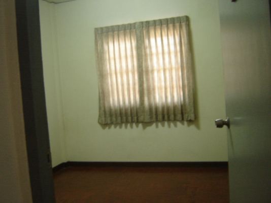 ขายทาวน์เฮาส์ ราคา 760000 โทร 0843376760 ต่อรองราคาได้