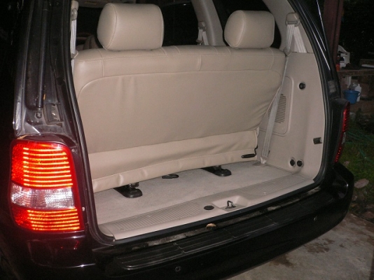 ขายรถครอบครัว7ที่นั่ง KIA CARNIVAL 2.5 CEO เกียร์ออโต้ AIRBAG2 ABS ปี 2004ไม่เคยติดแก๊ส